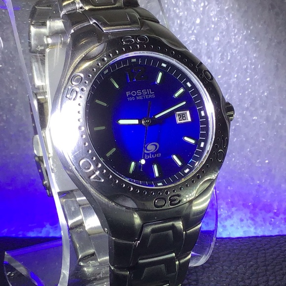 Fossil w/Iridescent Dial - Picture 2 of 8